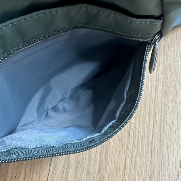 Ameribag Medium Green Sling Bag - Picture 5 of 5